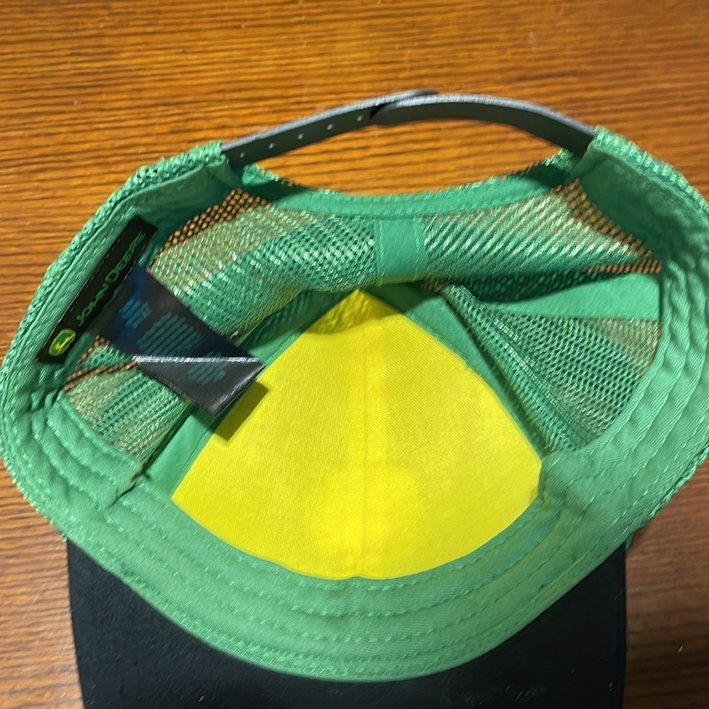 Classic John Deere trucker cap. Toddler size. Snap back. Adjustable - Picture 4 of 4